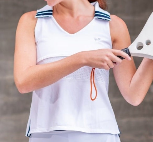 CAMISETA BLANCA SIN MANGAS CON CUELLO
